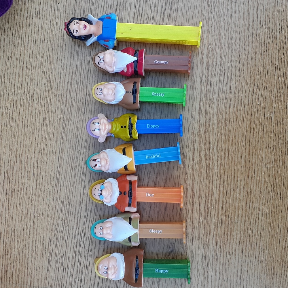 Disney Snow white and the 7 dwarfs PEZ Candy Collectors Series